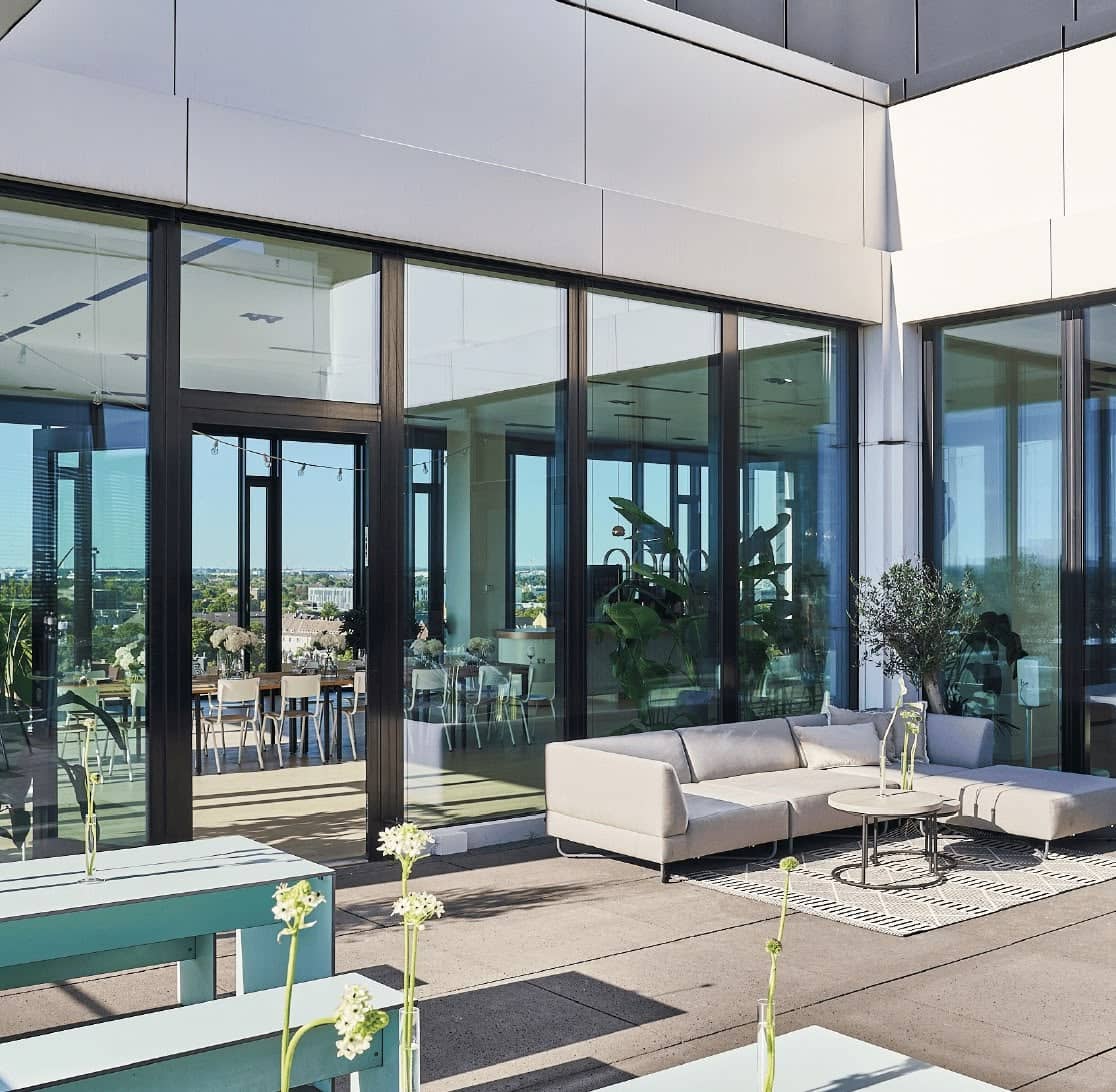 Dachterrasse des Forty Four mit Blick über Düsseldorf