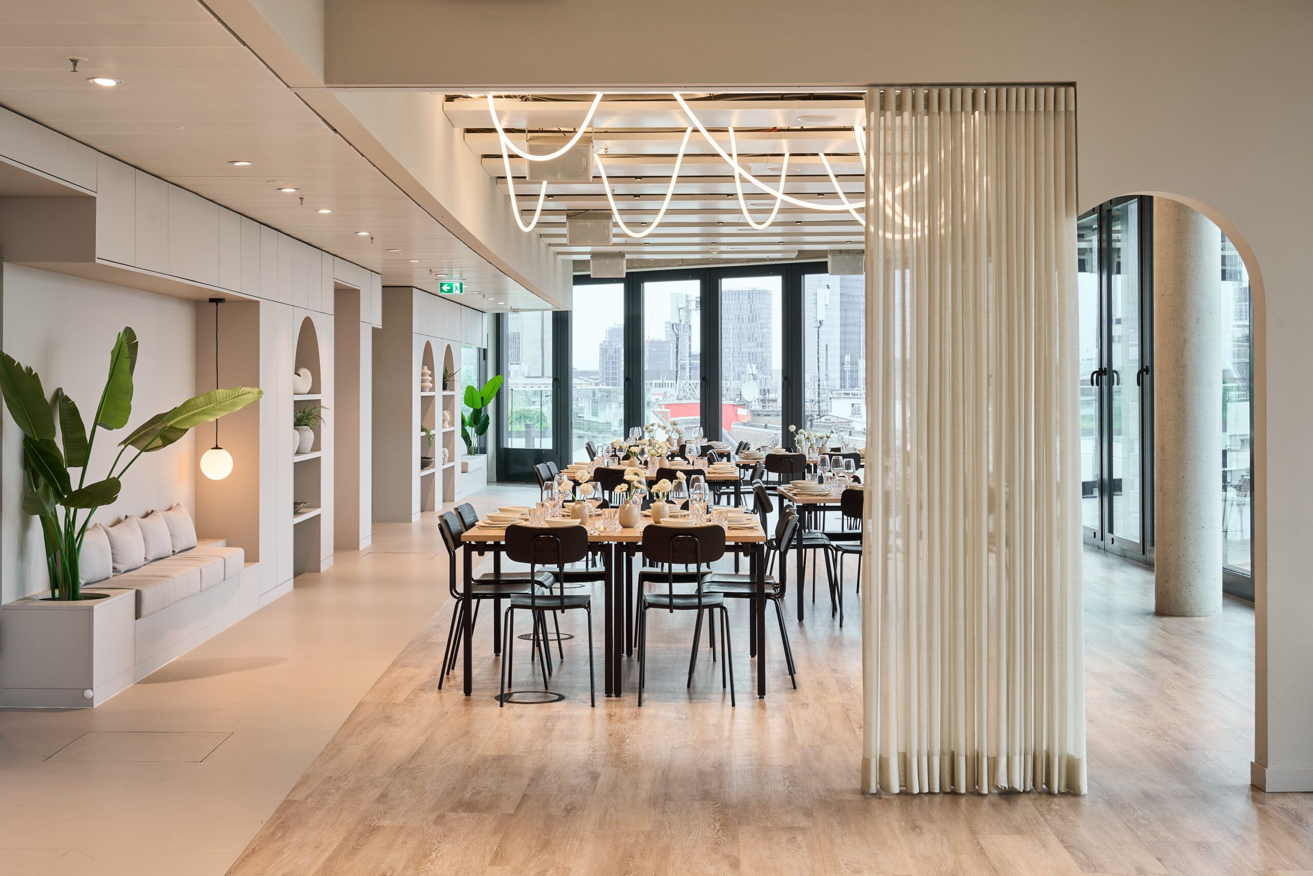 Kreisler Frankfurt – Bar-Bereich der Sky Lounge