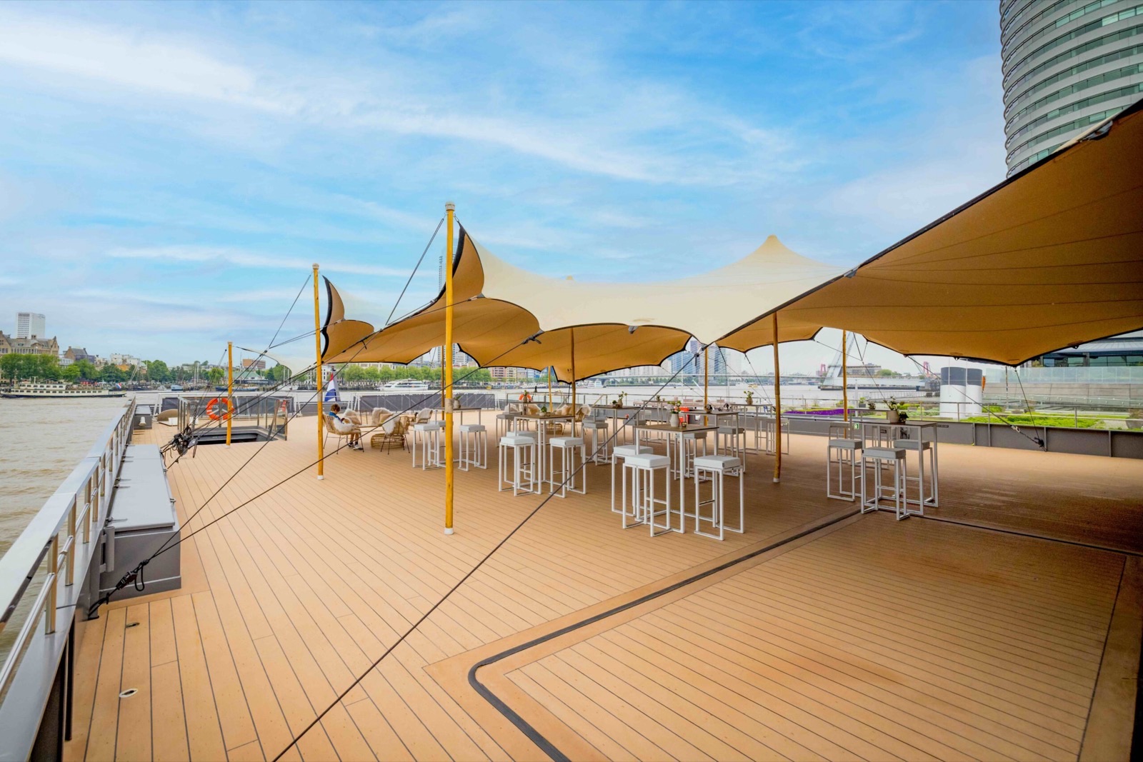 Außendeck der Oceandiva Nova mit Terrasse
